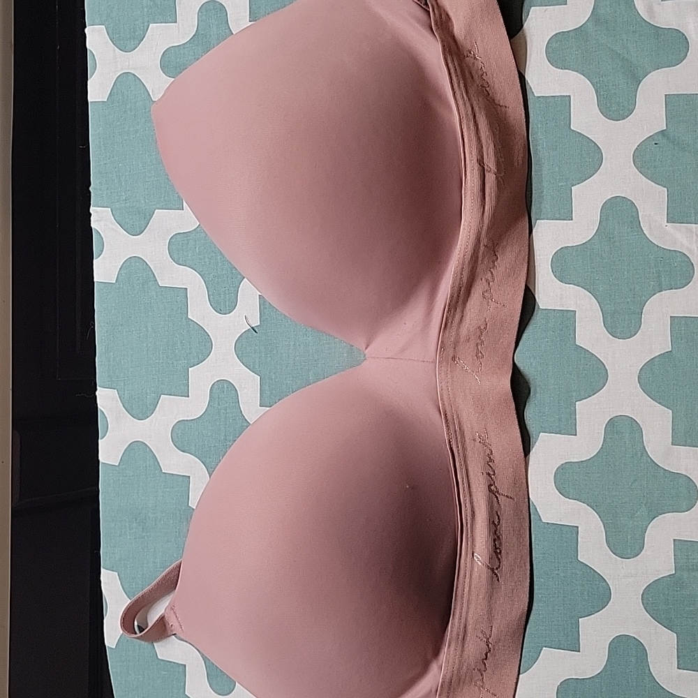 Victoria's Secret wireless pushup 36DD bra